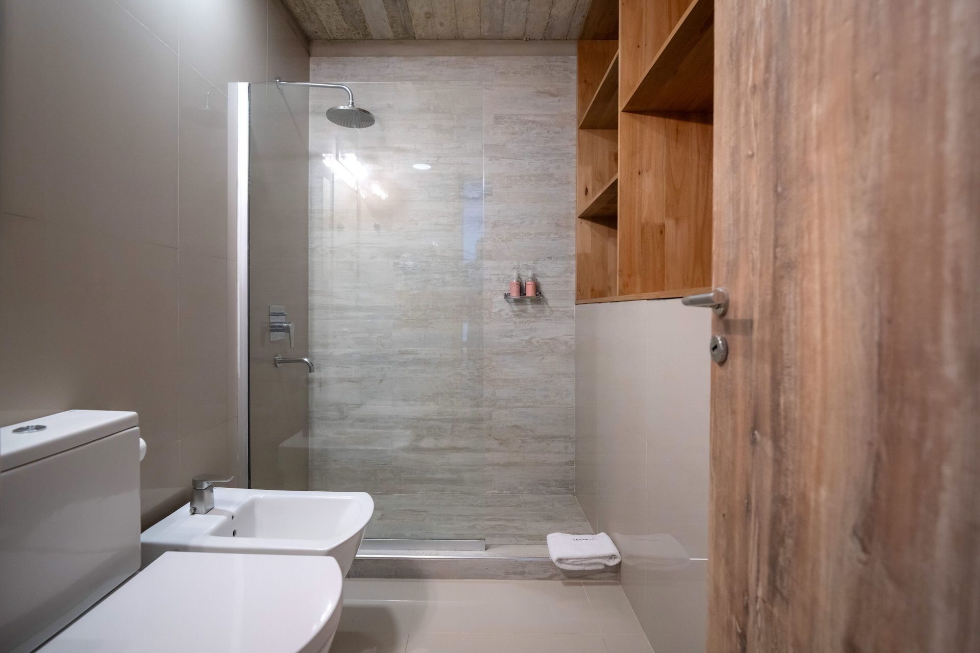 Baño con ducha lluvia