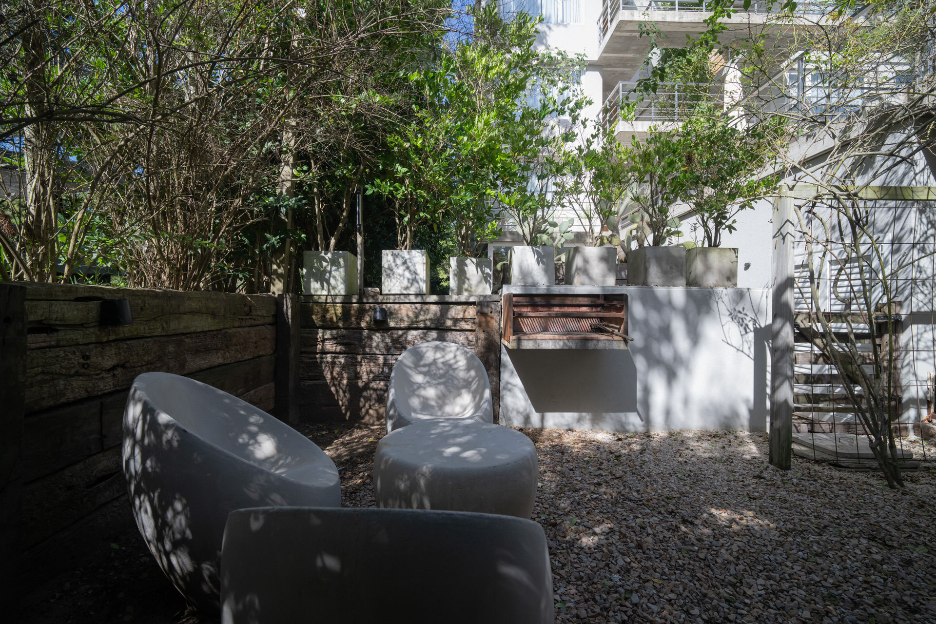 Jardín privado con parrilla